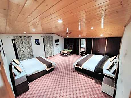 Classic Quadruple Room