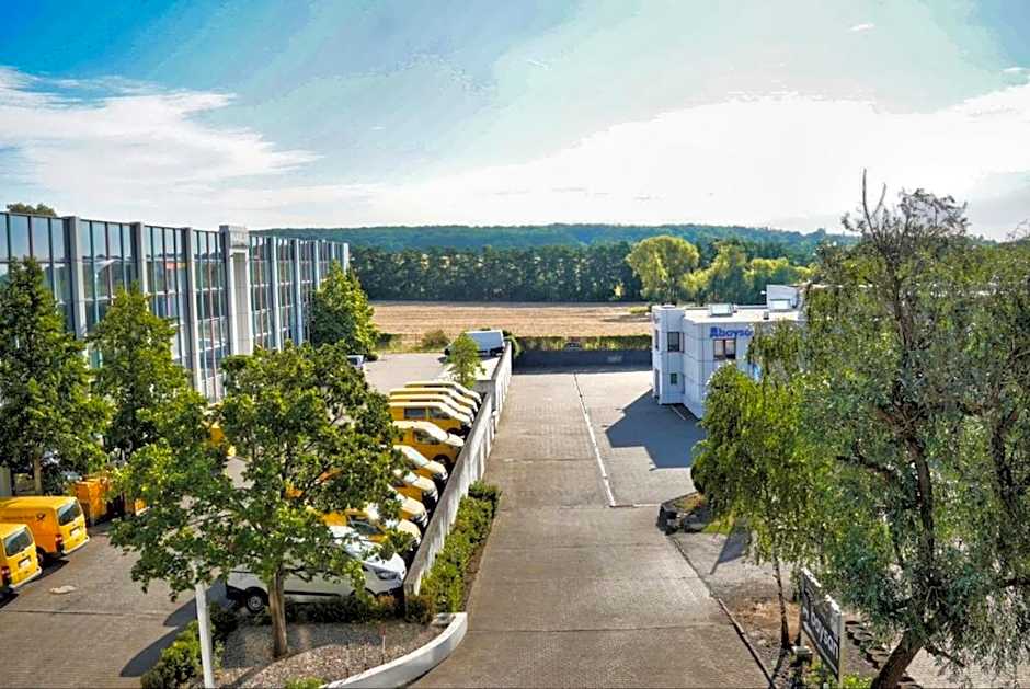 Hotel Pause - Free WiFi & Free Parking!!