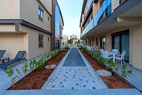 Family Room - 2 Queen bed and 2 Single Bed