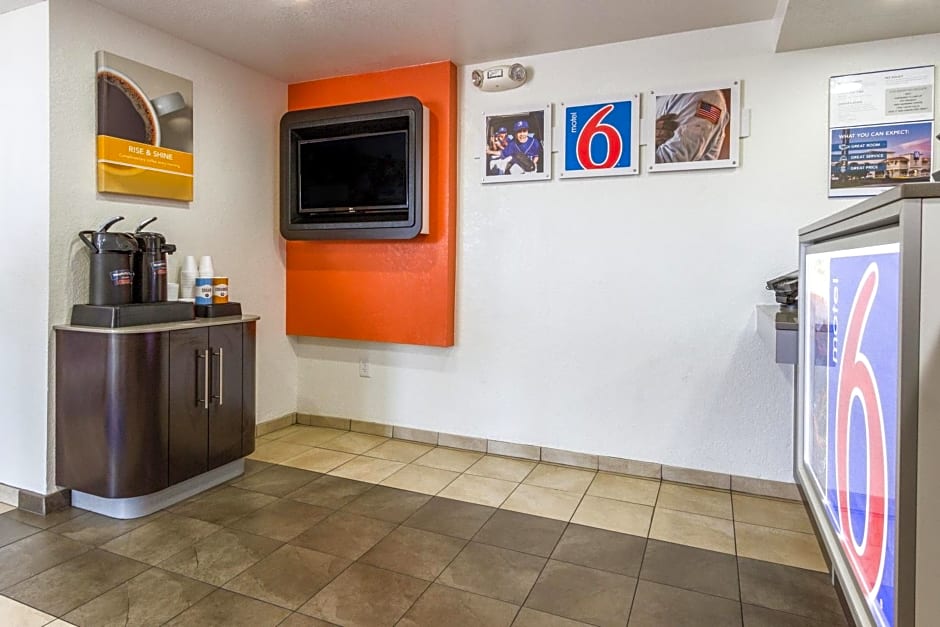 Motel 6-Tempe, AZ - Phoenix - Priest Dr