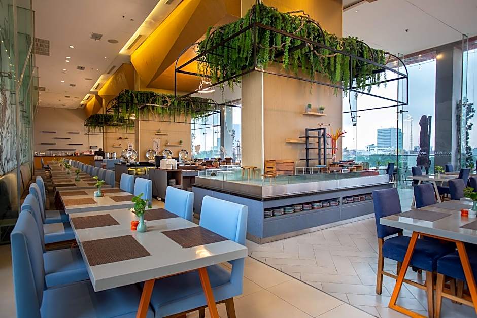 HARRIS Hotel & Conventions Gubeng