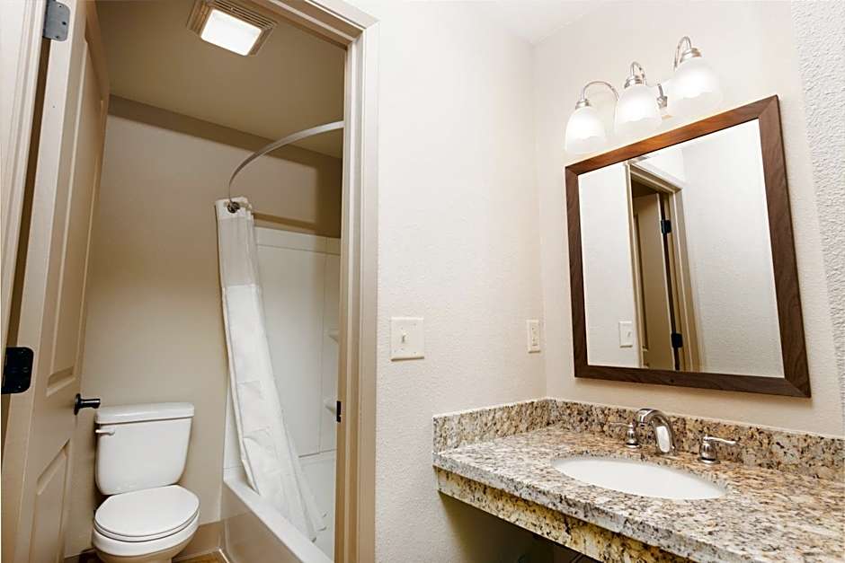 Super 8 by Wyndham Fallon