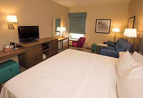King Room with Sofa Bed and Study - Non-Smoking