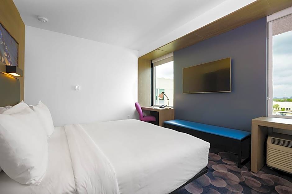 Photo 1 of 9 of 1 King Bed Guestroom