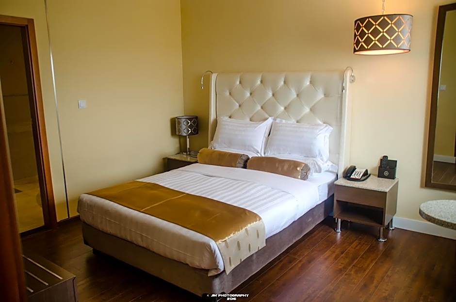 Photo 1 of 8 of Deluxe Suite, Jetted Tub