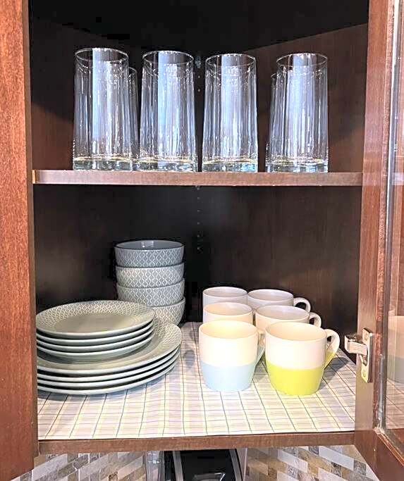 Spacious Private Walkout Entire Suite Close to YYC, DT, Shops, Stampede & Mountains with many Amenities in Panorama Hills NW - 4 Can Sleep