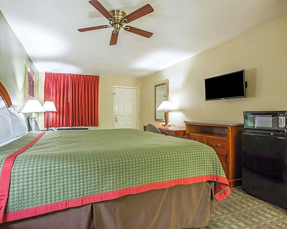 Rodeway Inn Delano