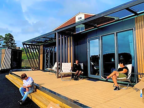 Deluxe Double Room (2 Adults + 1 Child)