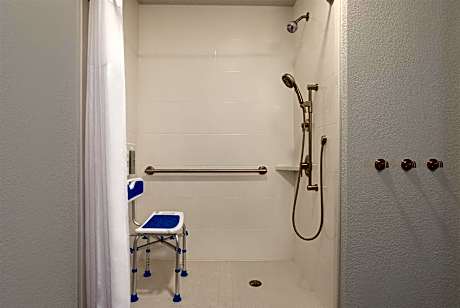 1 Kg Mobility/Hearing Access Ri Shwr Studio Ns