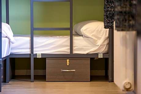 Bed in 8-Bed Mixed Dormitory Room