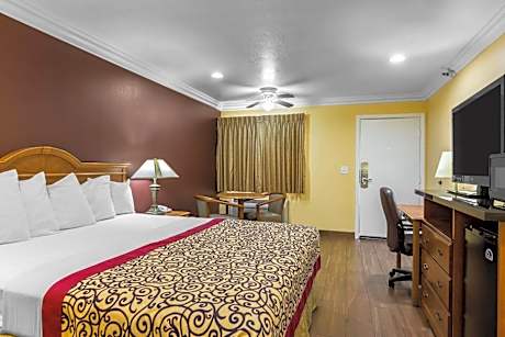 Standard King Room - Non-Smoking