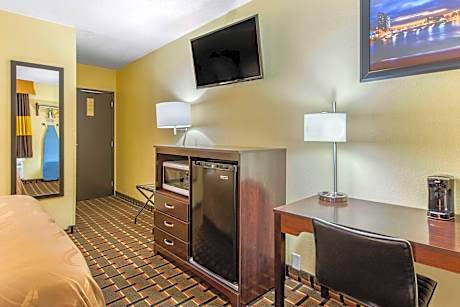 1 King Bed Nonsmoking Accessible