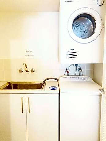 Deluxe Two-Bedroom Apartment with Ocean View (Free WIFI Access)