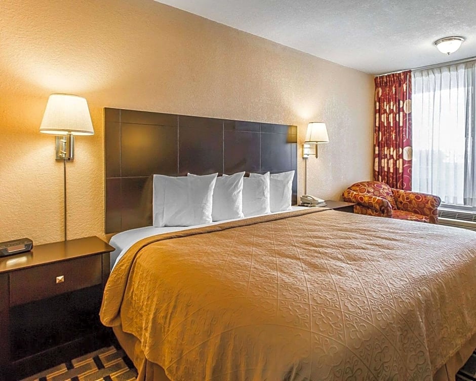 Quality Inn Ada near University