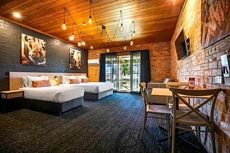 Macquarie Inn