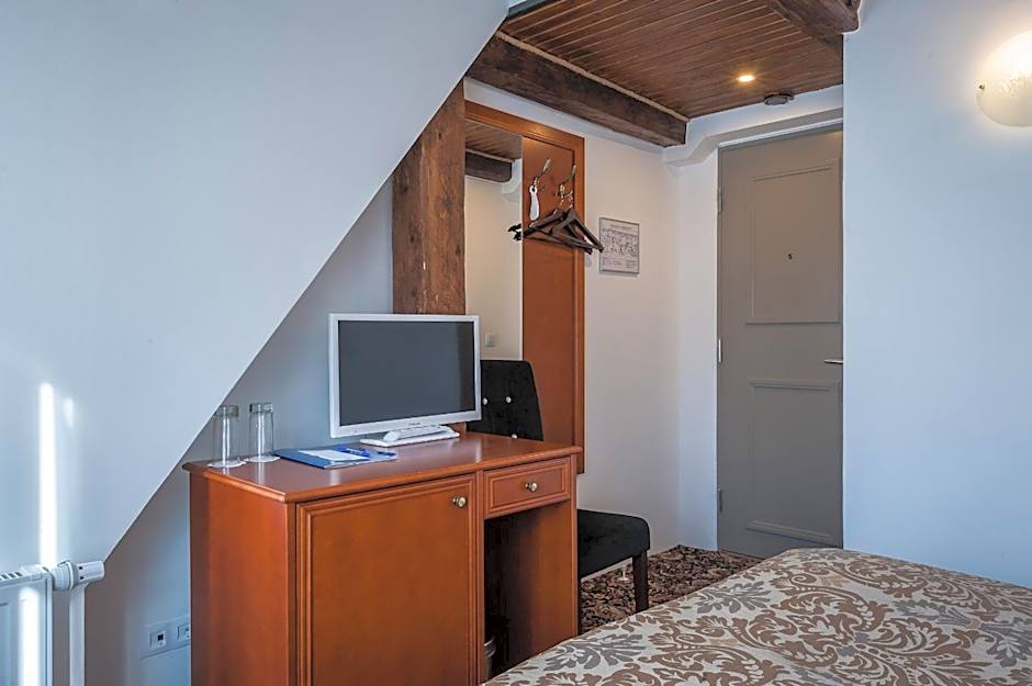 Three Crowns Residents