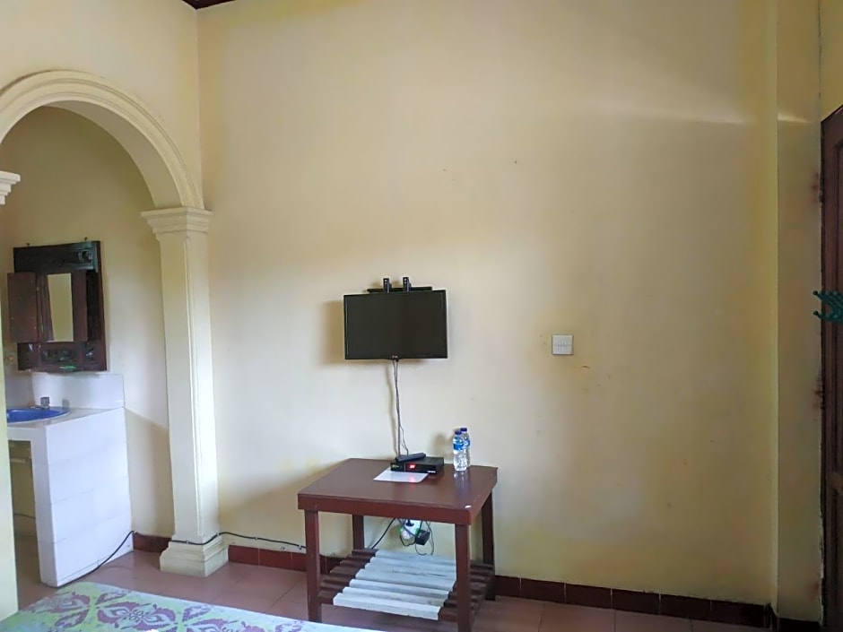 Hotel O Penginapan Putri Asih Sawarna