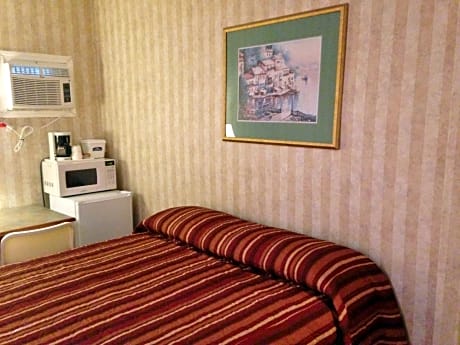 1 Queen Bed Non-Smoking