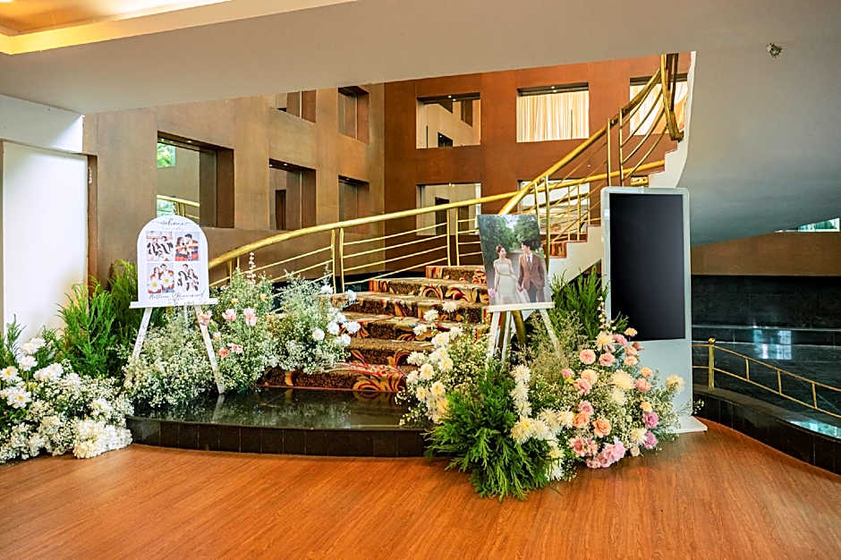 Sri U-Thong Grand Hotel