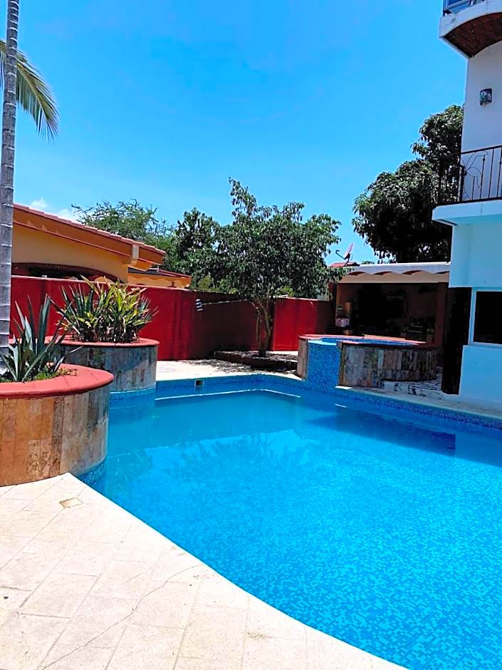 Hotel Casa Raymundo Suites