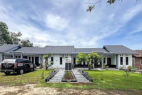 RedDoorz @ Mbak Tinem Near Bandara Lubuk Linggau