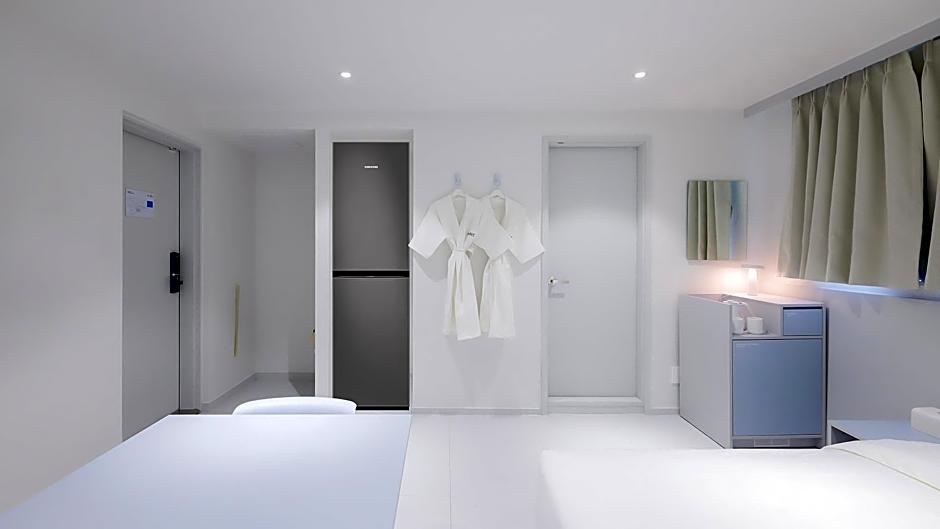 Mate Hotel