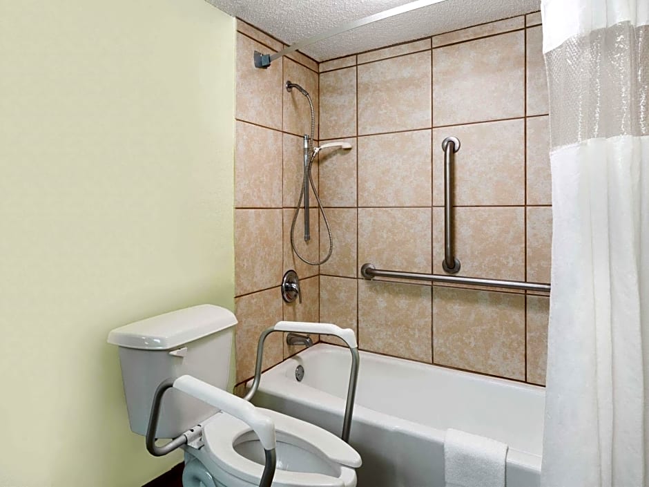Days Inn by Wyndham Washington
