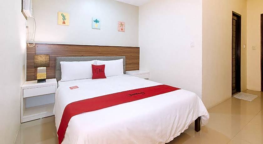RedDoorz @ Leoncia Apartelle Mandaue City
