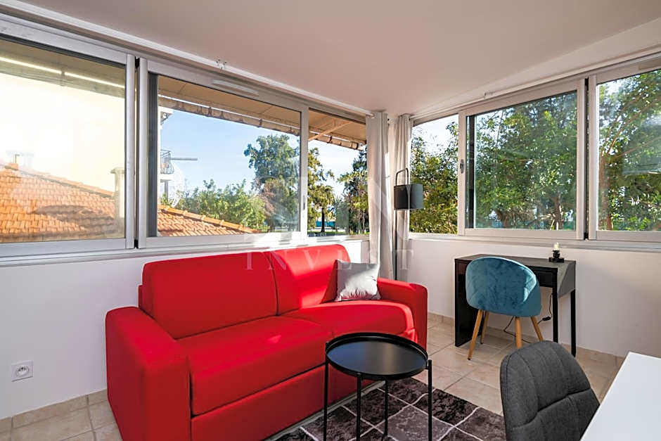 STUDIO CASSIN - next to tramway line 2 near airport