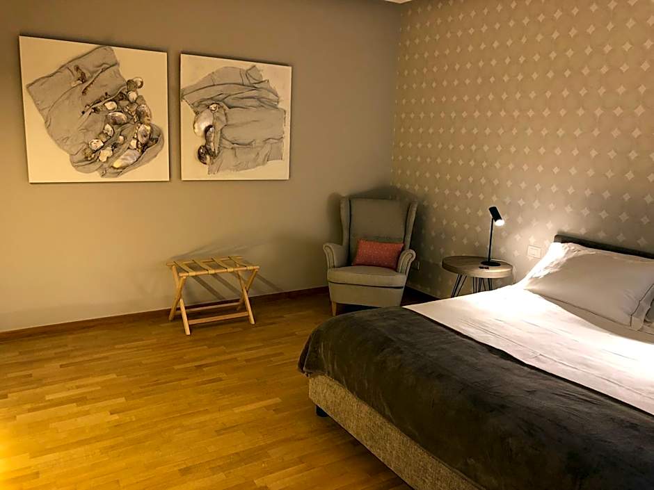 200 ROOMS & TERRACE