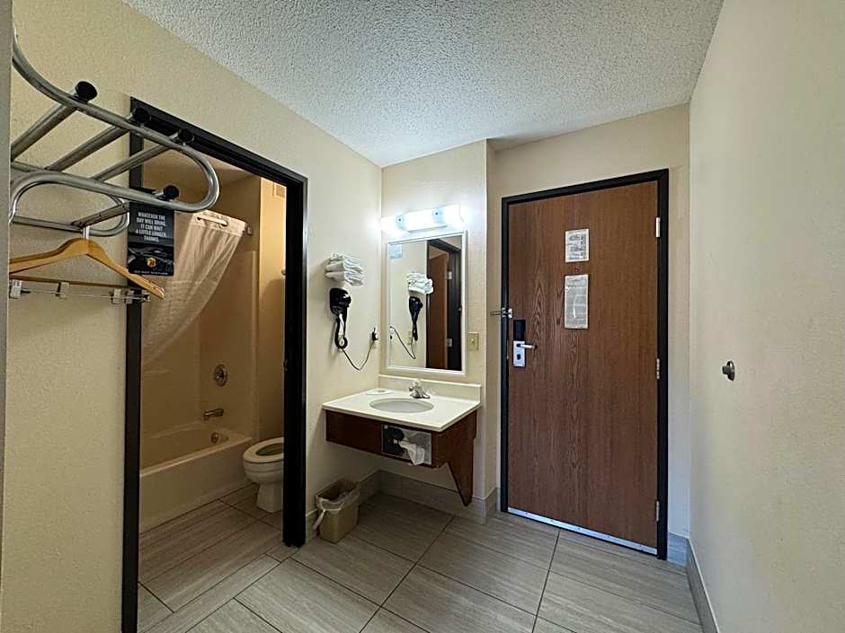 Super 8 by Wyndham Columbia Clark Lane