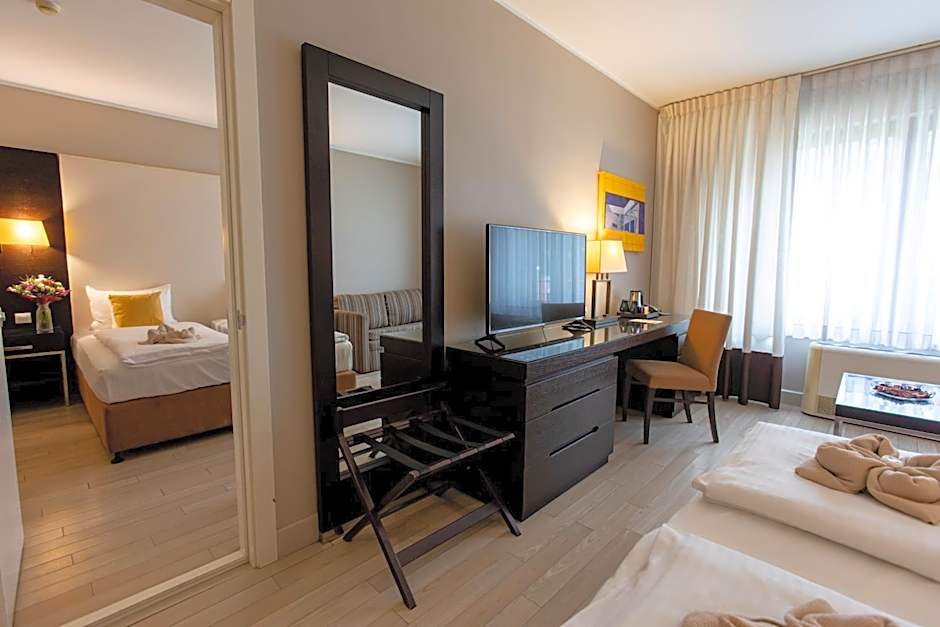 Lion'S Garden Hotel