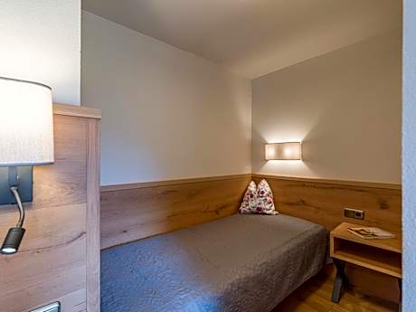 Apartment with Mountain View