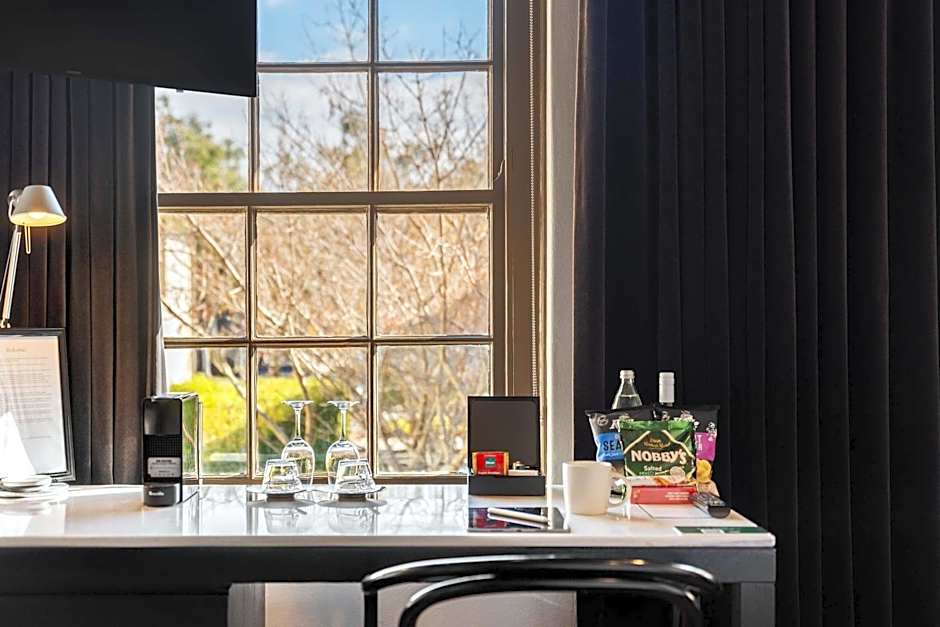 Peppers Gallery Hotel