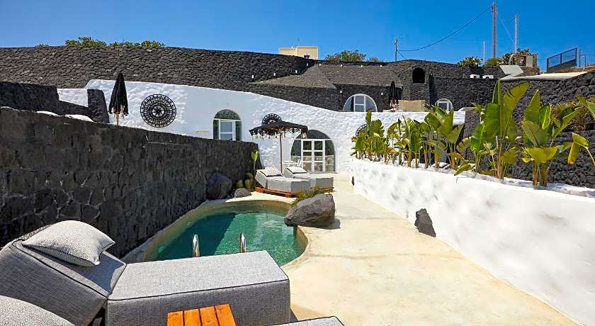 Theano Cave Suites & Villas