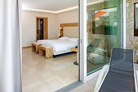 Suite with Infinity Pool