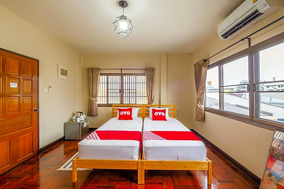 Chom’s House @sapanmai – Bangkok, NY