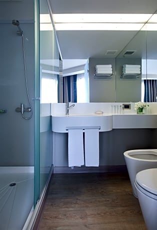 Double Queen Size Bed