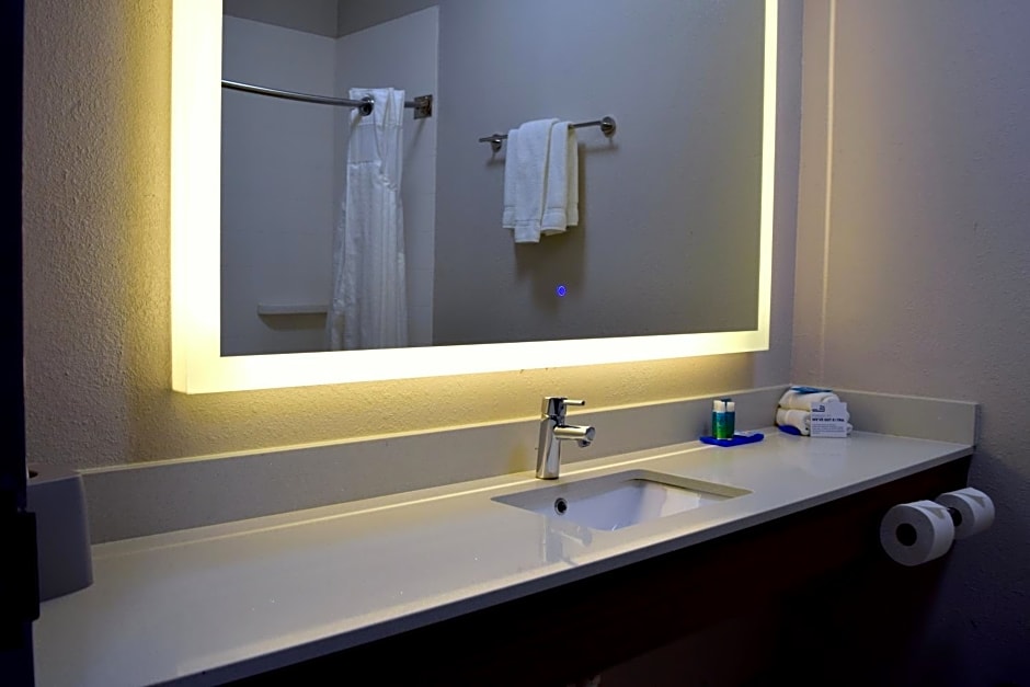 Holiday Inn Express & Suites Batesville By IHG