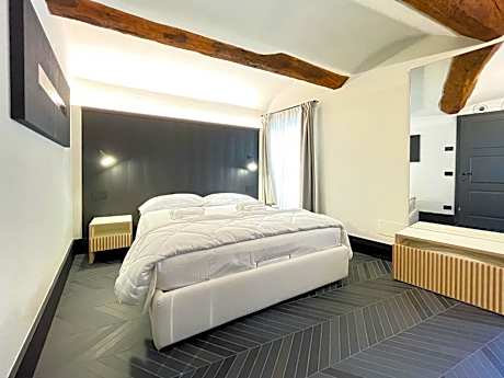 Deluxe One-Bedroom Apartment with City View