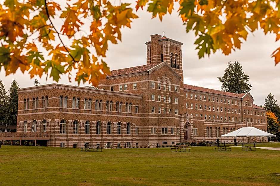 The Lodge at St Edward State Park