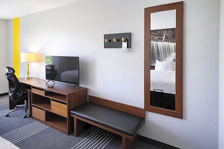 Super 8 by Wyndham Salina I-70