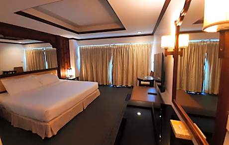Deluxe King Room with Sea View
