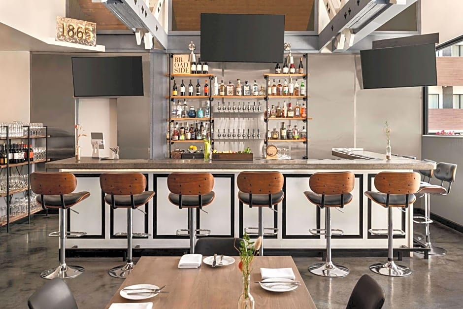 La Quinta Inn & Suites by Wyndham San Luis Obispo Downtown