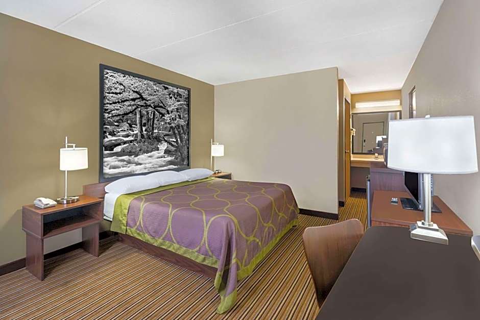 Super 8 by Wyndham Knoxville North/Powell