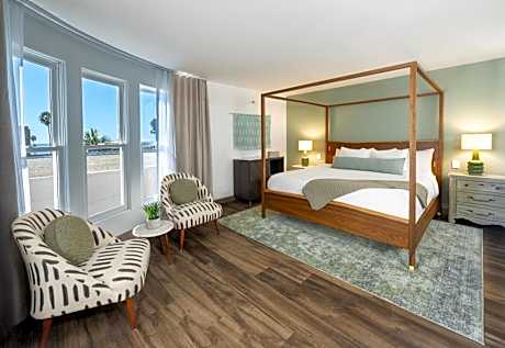 Partial Ocean View Fireplace King