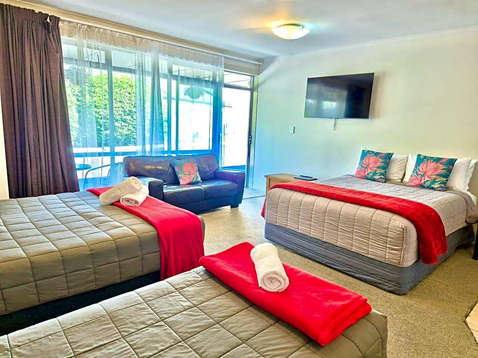 Absolute Lake View Motel