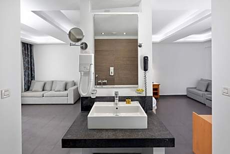 Junior Suite with Garden View