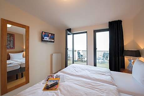 Family Apartment with Side Sea View