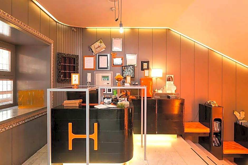Orange Hotel